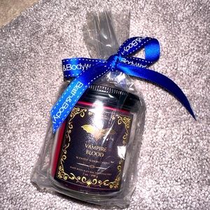 BBW Vampire 🧛🏻‍♀️ Blood🩸 Single Wick Candle 7 oz. NEW.Wrapped